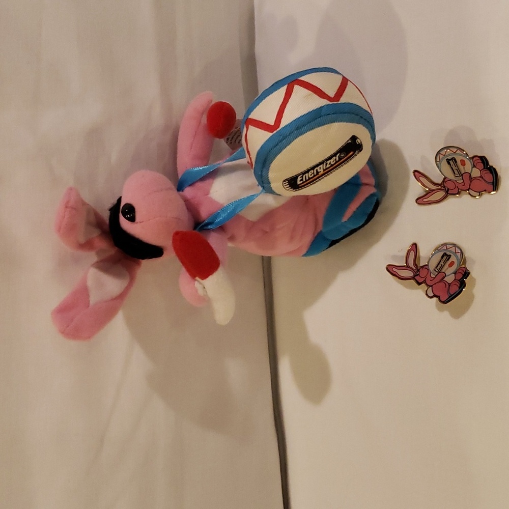 Vtg Energizer Bunny Plush Figurine 90's & 2 Collector Pins